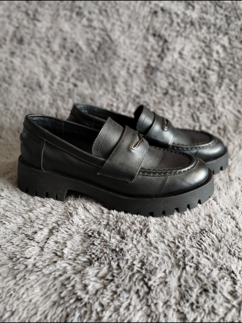 Steve Madden Black Leather Lug Sole Loafers Size 10M Chunky Platform Slip-On